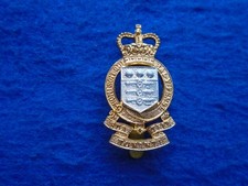 RARE EARLY RAOC, ROYAL ARMY ORDNANCE CORPS ANODISED CAP BADGE TURNER & SIMPSON