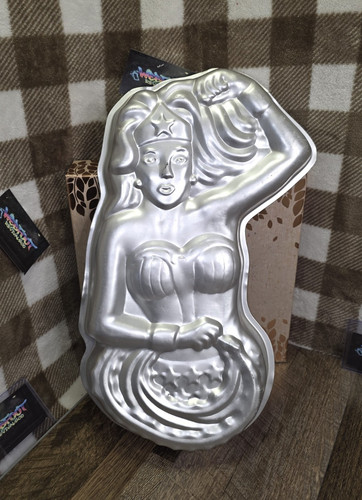 Wilton wonder woman figure - wonder,