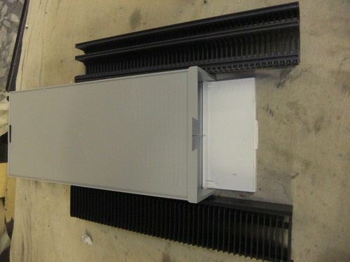Slide projector cassette tray