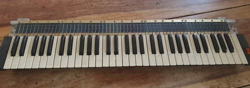 Key diving board keyboard - 61-key,