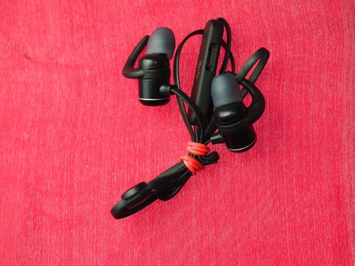 Goji bluetooth earbuds - goji,