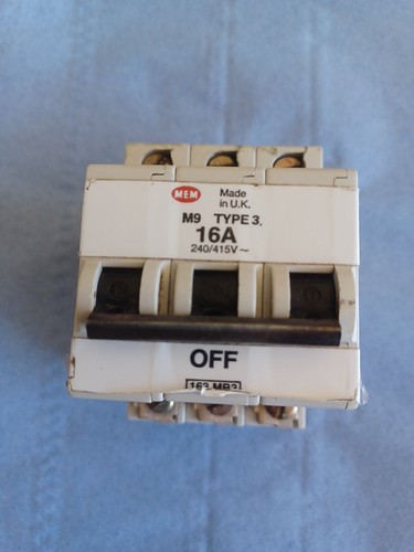 Mem mcb 16amp - mem, triple