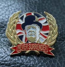 Winston Churchill NEVER SURRENDER golden pin badge BREXIT WW2 Union Jack flag