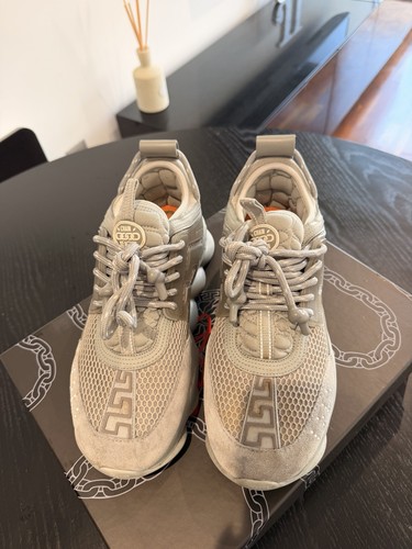 Versace chain reaction