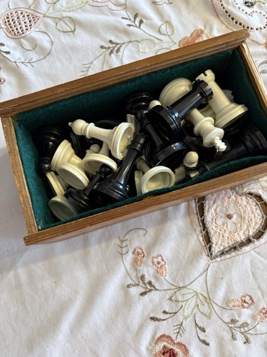 Box chess pieces vintage - of,