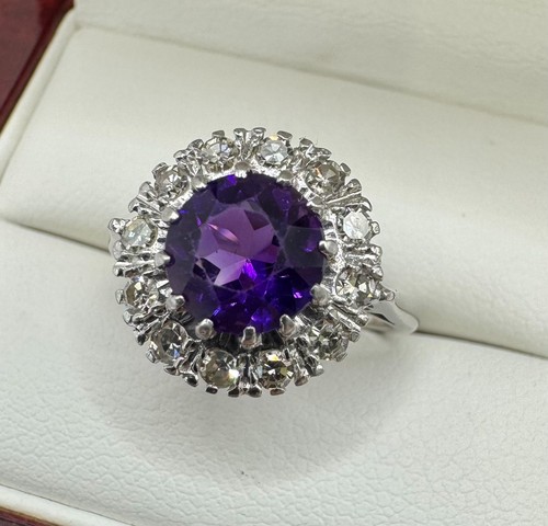 18ct white gold 30ct - 18ct,
