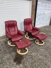 Lovely Pair Of Stressless Mayfair Leather Recliner Chairs and Footstools