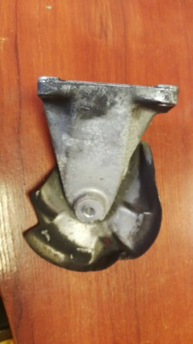 Mercedes right engine mount - engine,
