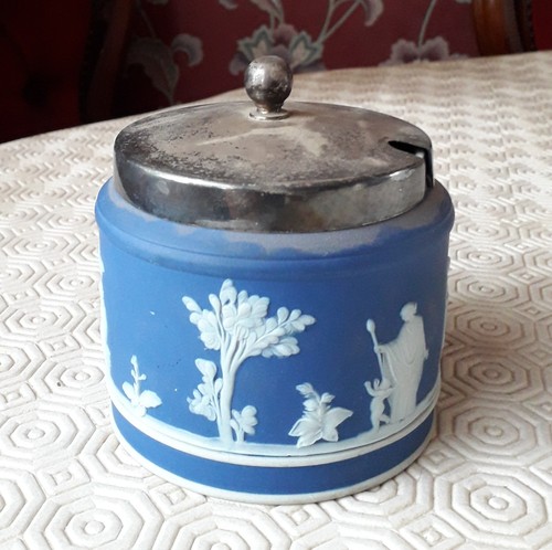 Wedgewood jasperware dark - dark, blue