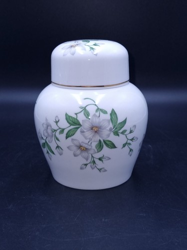 Crown staffordshire clematis - crown,