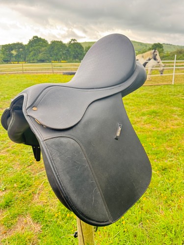 Black wintec wide saddle - wintec,