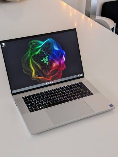 Razer blade mercury white - 16,