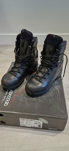 Size lowa boots only - lowa,
