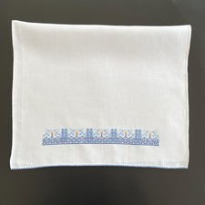 Vintage - Embroidered - Antimacassar/Table Centre - 63cm x 39cm