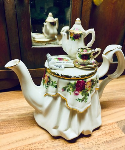Rare 1996 royal albert tea - rare,