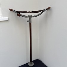 VINTAGE SHOOTING/WALKING STICK WITH BROWN LEATHER SEAT.