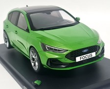 MCG 1/18 Ford Focus ST 2022 Metallic Green (MIRROR) Diecast Model Car