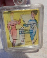 KITCHENALIA COOKER ADVERT MARTIN    KEYRING  1960S   LACKS RING  40 X 30  mm 
