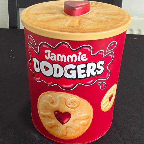 Jammie dodgers red biscuit tin - red,