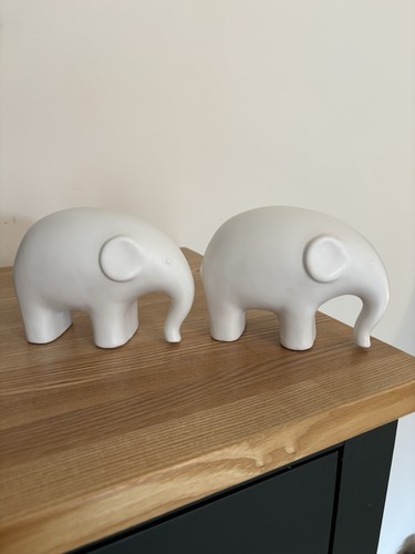 White ceramic elephant duo - white,