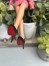 STUNNING LABOUTIN STYLE HEELS
