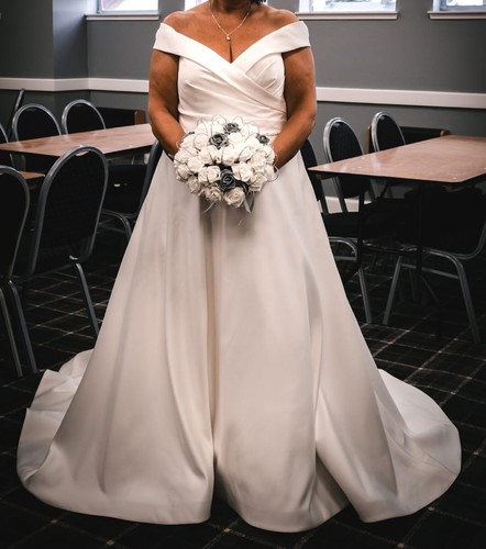 Beautiful wedding dress for - ,