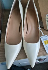 Marks And Spencer Ladies  Cream Point Toe Court Shoes Size 6 BNWT