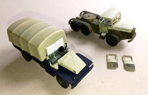 Pair ww2 plastic model - of,