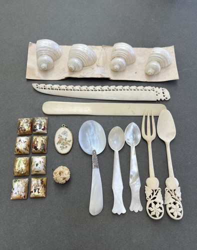 Antique carved horn - carved, spoons