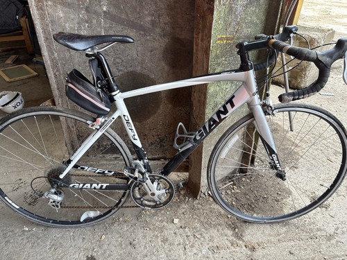 Giant defy road - defy, m