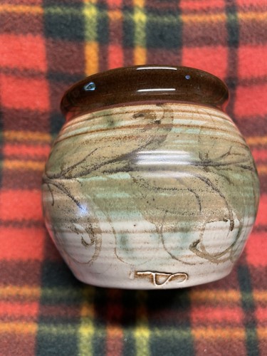 Signed pottery floral - signed,