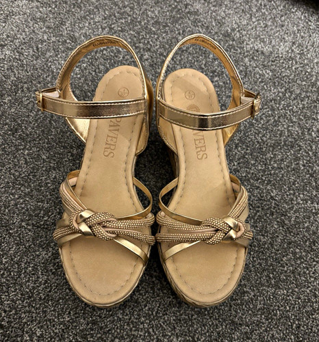 Pavers gold strappy wedge - gold,