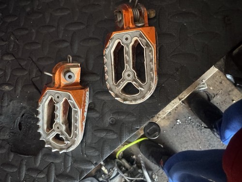 Ktm125 footpegs 2013 - sx,