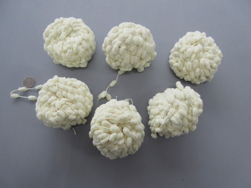 350g pale yellow primrose pom