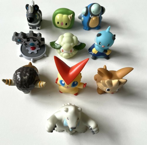 Bandai pokemon figures 2011 - figures,