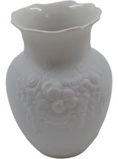 White Floral Embossed Porcelain Vase by Kaiser Germany 15cm T2750 D17