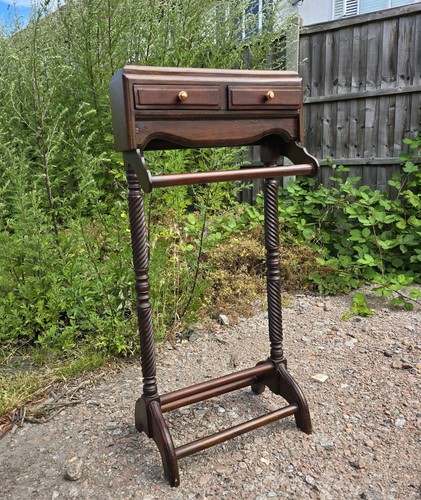 Gentleman valet butler stand - gentleman's,