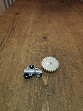 A GENUINE STIHL 038AV SUPER CHAINSAW OIL PUMP AND WORM GEAR 1119 647 1800 