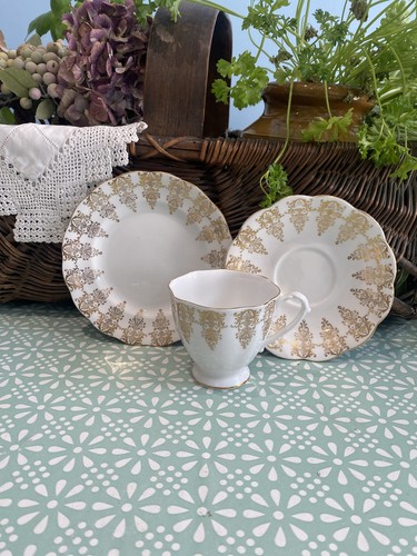 Vintage royal standard - vintage, crisp