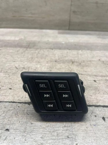 Volvo xc90 music player - volvo, i