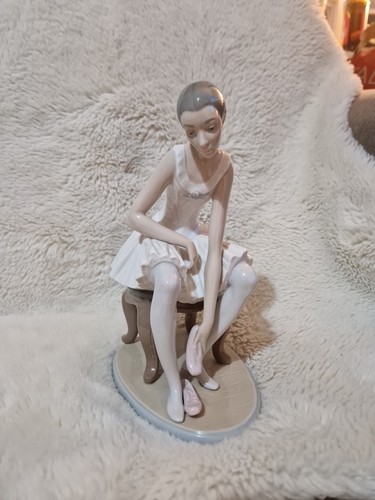 Nao lladro seated - seated, ballerina