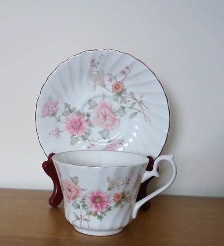 Vintage royal kendal fine - fine, bone