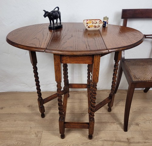 Vintage drop leaf table - drop,