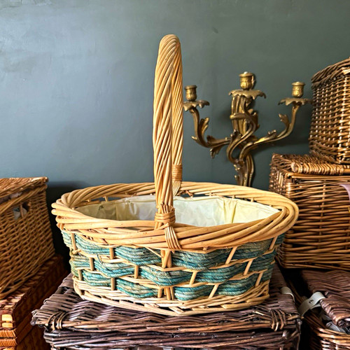 Med vintage handwoven basket