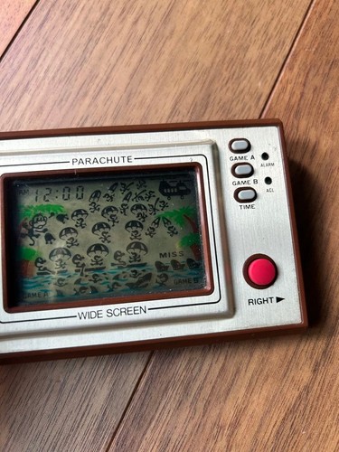 Nintendo game watch - &,
