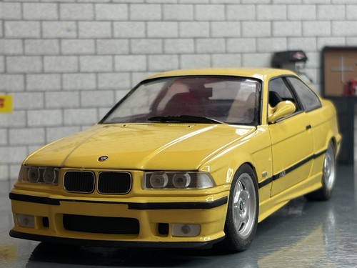 Boxed ut models bmw - 1:18,