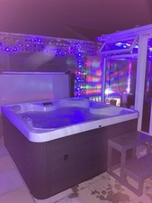 Wetherby Spa 4 Person Hot Tub.