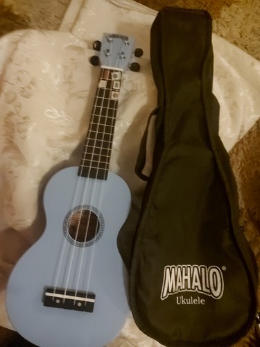 Mahalo ukulele hardly used - mahalo,