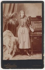 PORTRAIT OF A YOUNG WOMAN IN A STUDY : CHICAGO, ILLINOIS : CABINET CARD