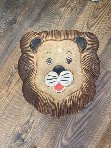Gorgeous carved lion - gorgeous, wooden